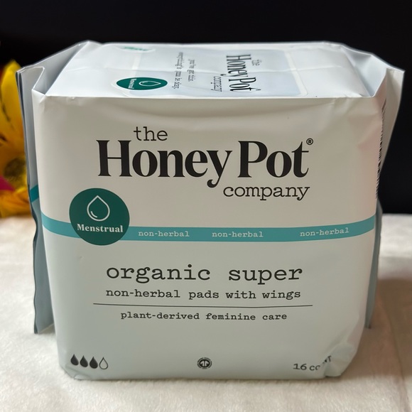 2 Pack Bundle, The Honey Pot Organic Super Non-Herbal Pads w/Wings 16ct Each - Picture 2 of 7
